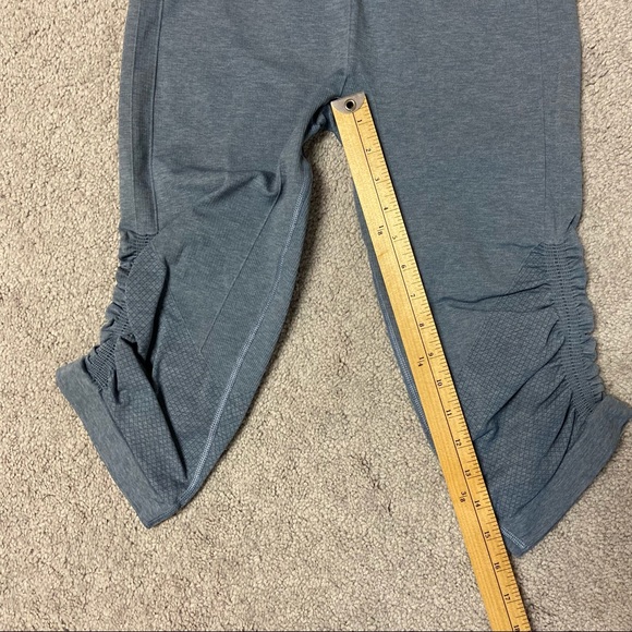 LULULEMON In The Flow II Seamless Cropped Legging Women’s Size 8 - Picture 9 of 9